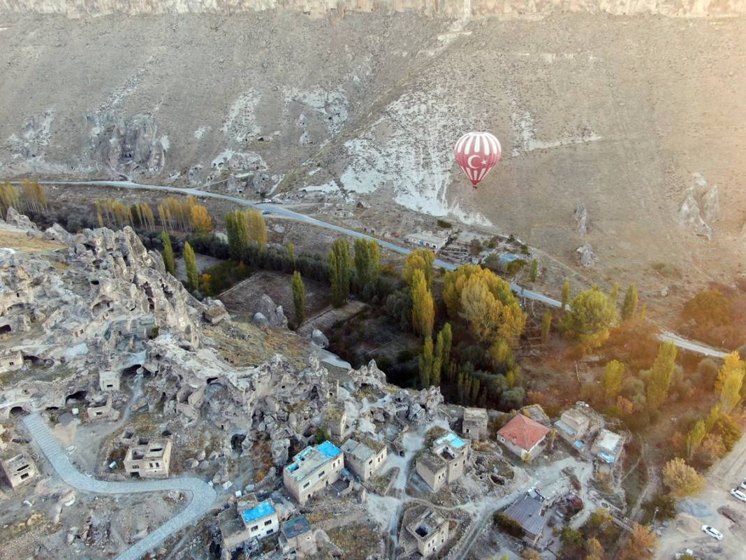 Gökyüzünü Türk bayrakları ve Atatürk posterleriyle donattılar 10